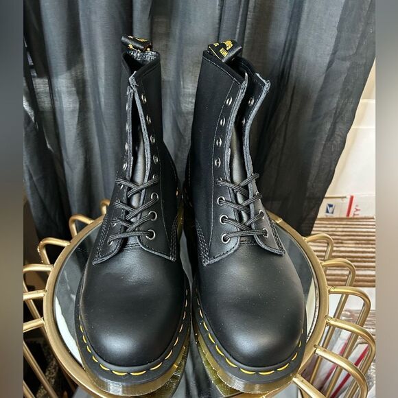 Dr. Martens 1460 SMOOTH LEATHER LACE UP BOOTS NEW - Picture 3 of 7